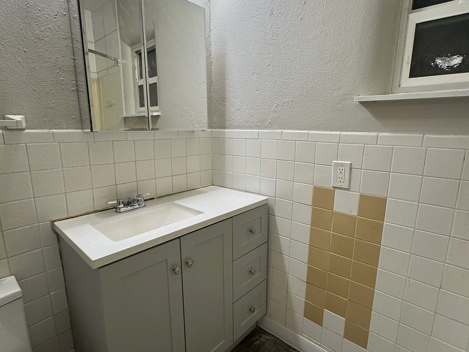 2 bed, 1.5 bath, 888 sqft, $2,700 — Photo 4