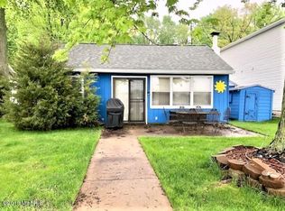 2176 Parker Dr, Wayland, MI 49348