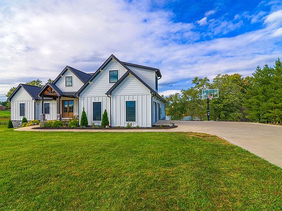 3rd image of 566 Oak Leaf Ln