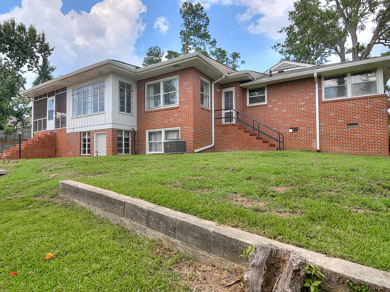 822 W Woodlawn Ave — Photo 28