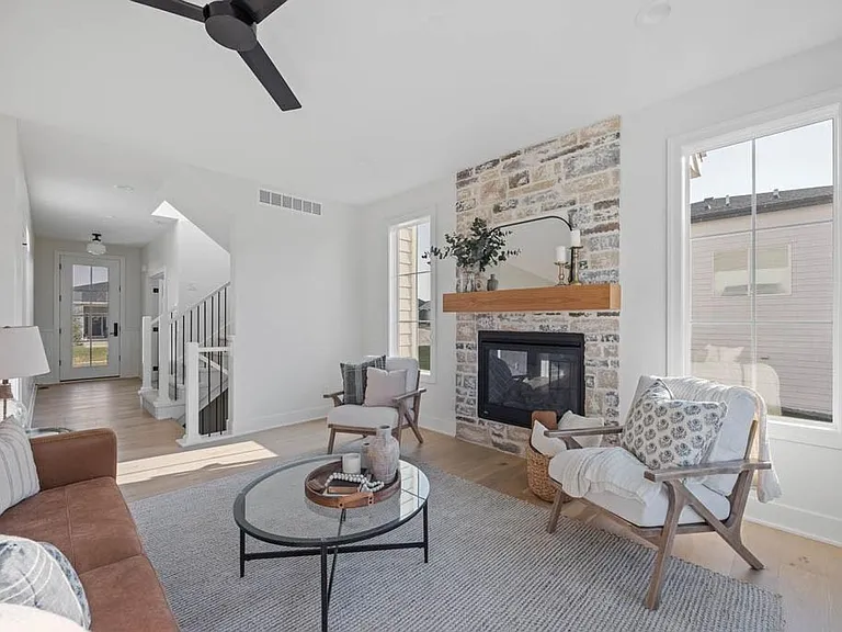 16898 Madison Cir — Photo 11