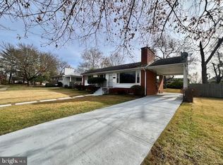 3820 Barcroft Ln, Alexandria, VA 22312