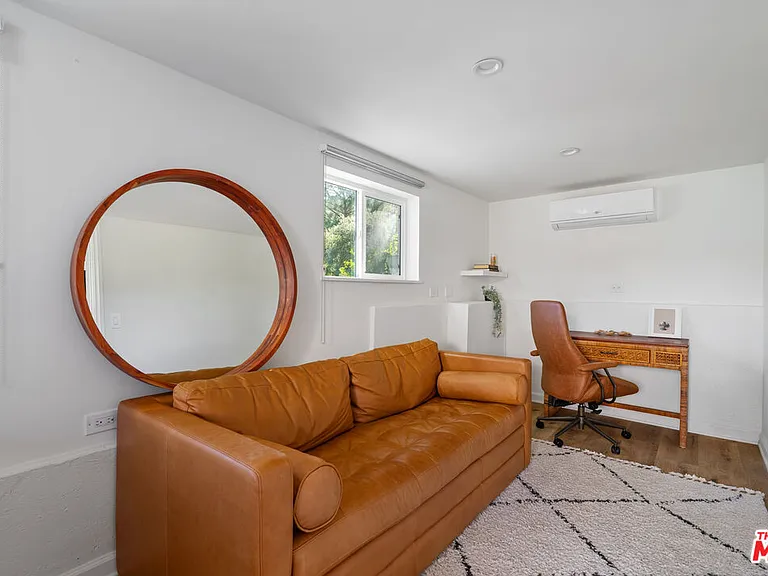 20402 Paradise Ln — Photo 32