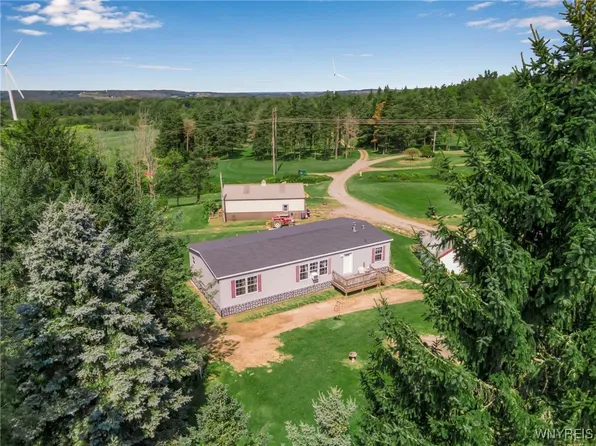 3211 Centerline Rd, Varysburg, NY 14167
