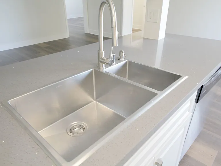 Shelby Expo Apts. — Photo 6
