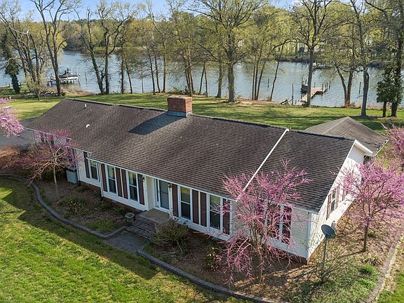 2nd image of 88 Canoe Pl