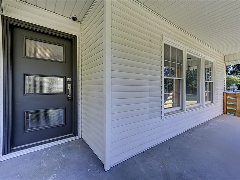 2325 Elmwood Cir SE — Photo 4