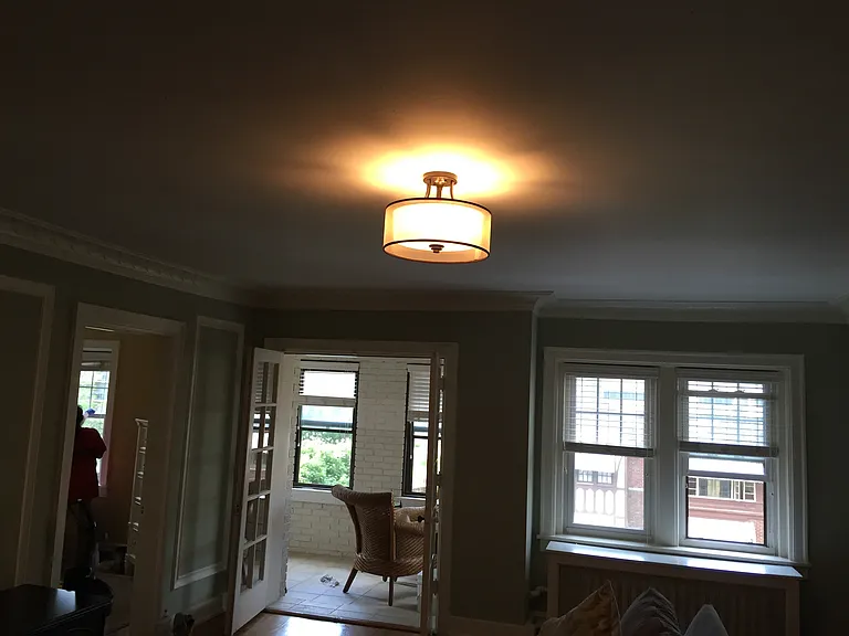 807 W 48th St #401 — Photo 9
