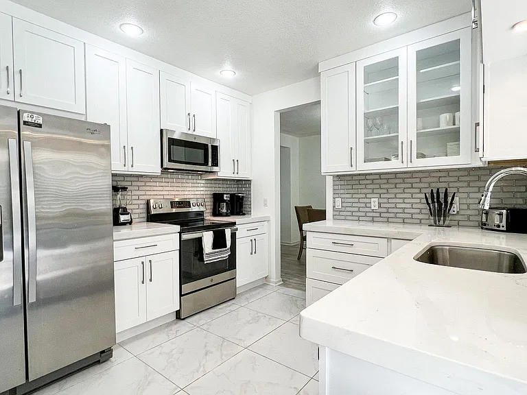4772 Windsor Ave — Photo 7