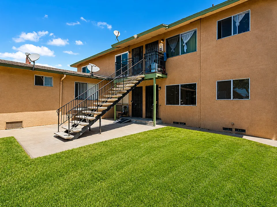 Modern 1 & 2 Bedroom Apartments in Logan Heights
