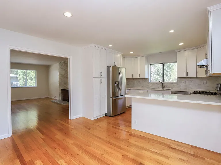 264 W Oakwood Blvd — Photo 11