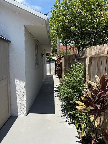 6753 SW 39th Ter #1 Photo 1