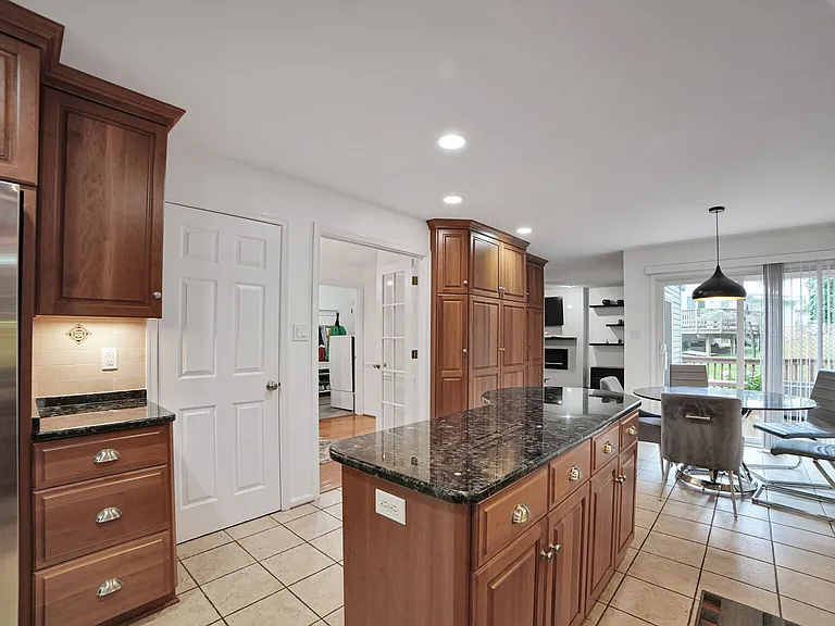 18420 Shady View Ln — Photo 10