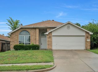 203 Cain Dr, Cedar Hill, TX 75104