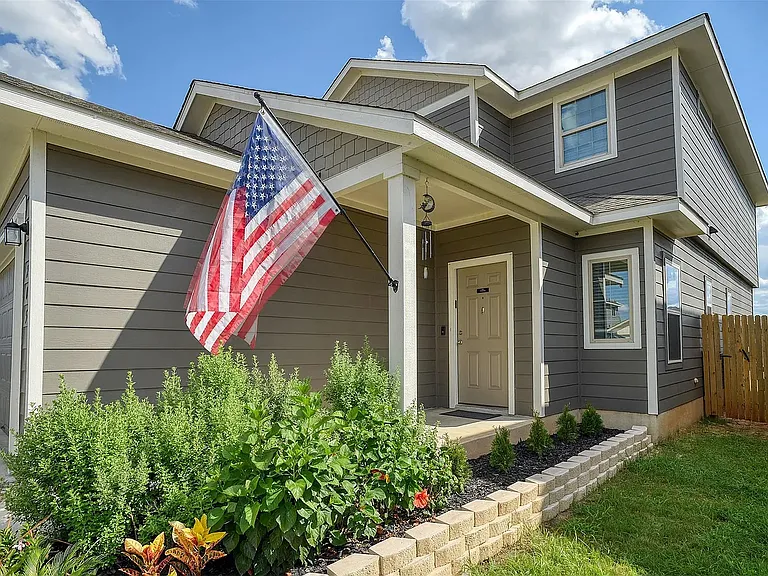 205 Driftwood Ln — Photo 1