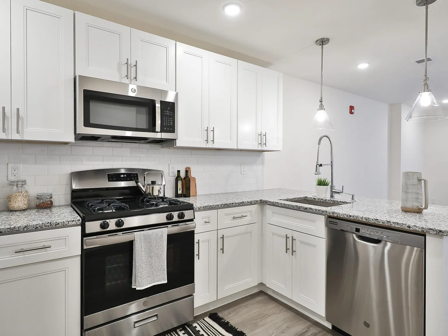 1 bed, 764 sqft, $1,550 — Photo 3