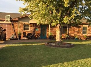516 W Cherry St, Fairview, OK 73737