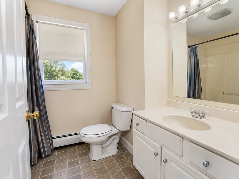 38 Warren Rd — Photo 3