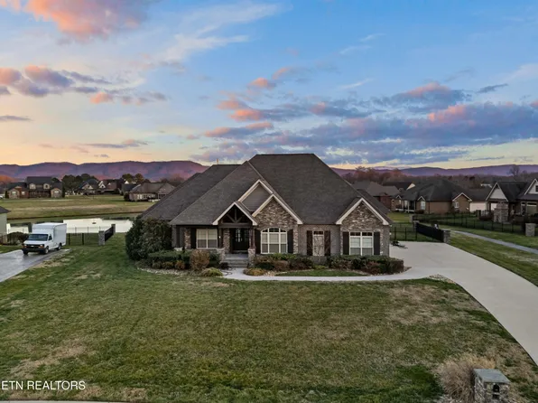 3310 Bridgewater Xing, Maryville, TN 37804