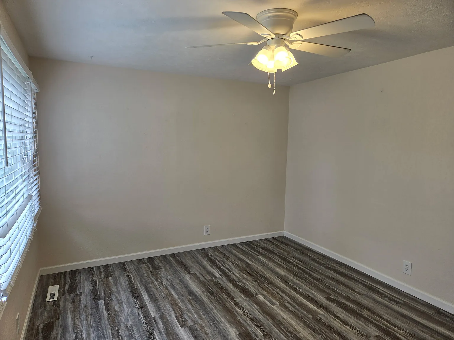 3 bed, 975 sqft, $1,125 — Photo 3