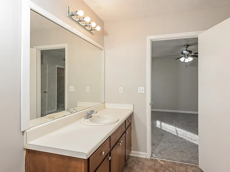 2314 Hampton Dr — Photo 12