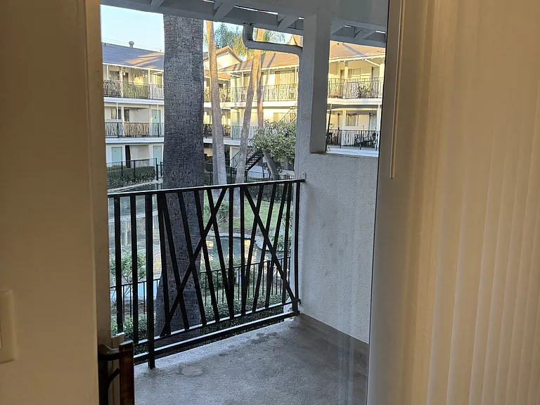 Oasis Apartments — Photo 22