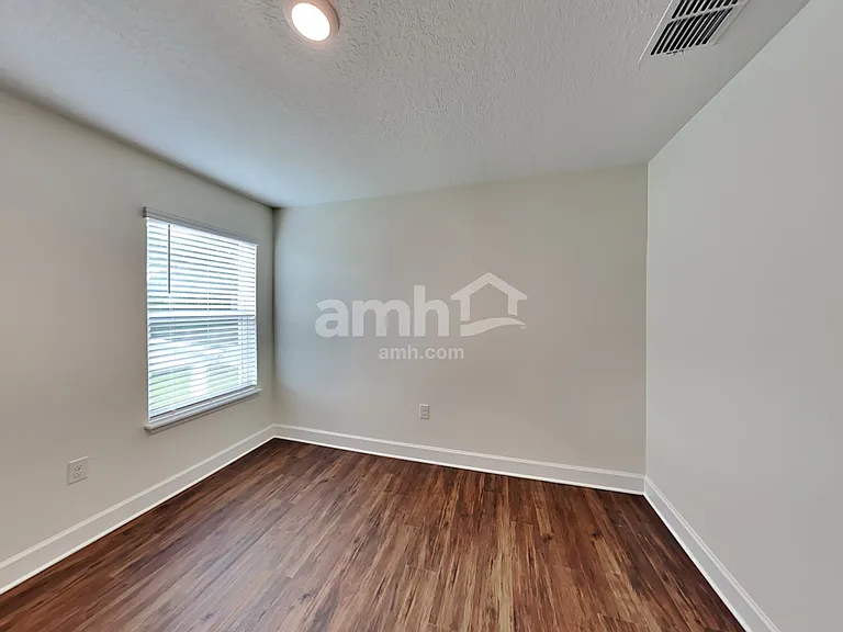1115 Walden Pond Dr — Photo 22
