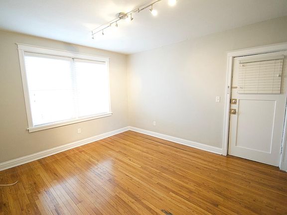 5th image of 1014-1038 Oakview Pl #28-2N