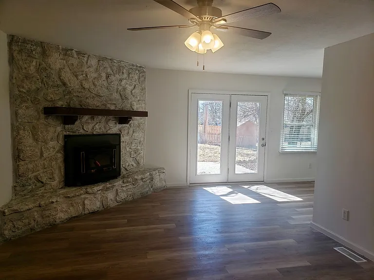 1424 E Hanover St — Photo 2