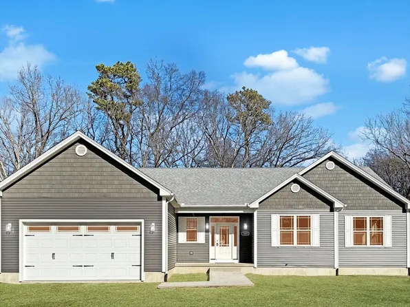 109 Crystal Brook Dr, Springfield, MA 01118