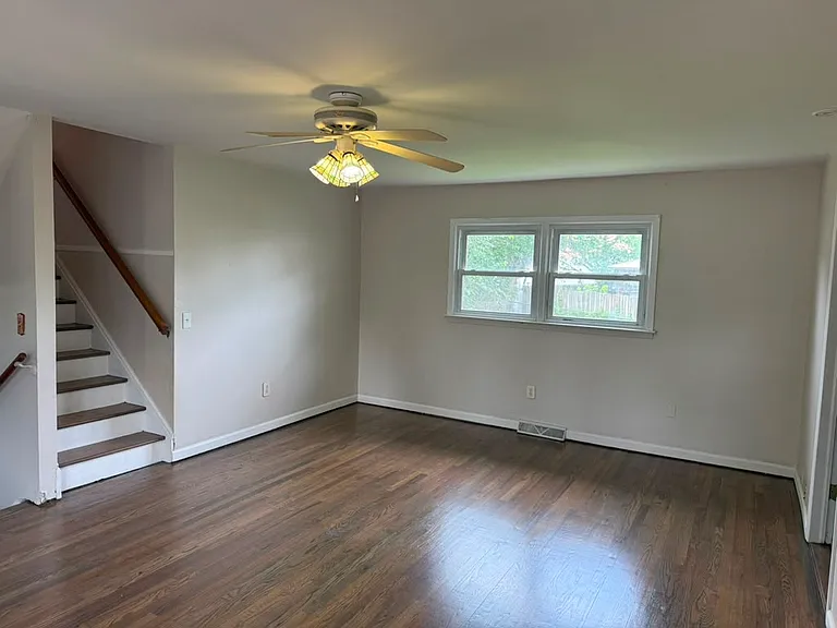 1016 Dove St — Photo 7