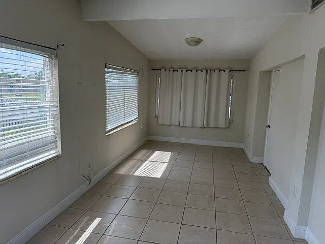 21456 Kenyon Ave — Photo 4