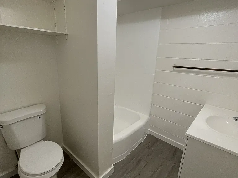 1315 N School St #9 — Photo 7