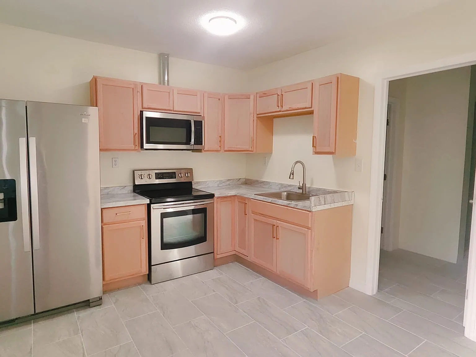 Yale Cir, Riverview — Photo 2