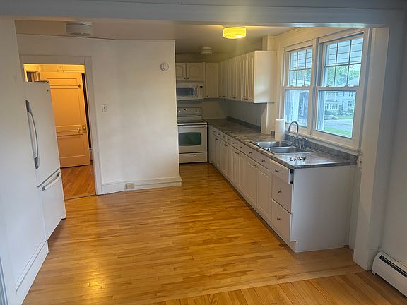 4th image of 53 Aspen Ave