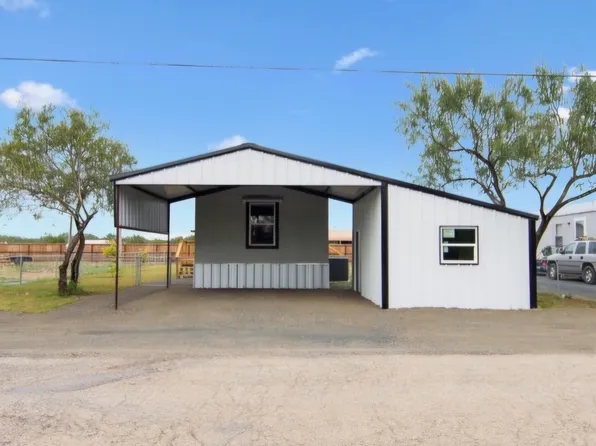 1824 UVALDE ESTATES DR, Uvalde, TX 78801