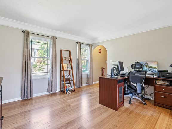 3rd image of 804 Glendale Ct