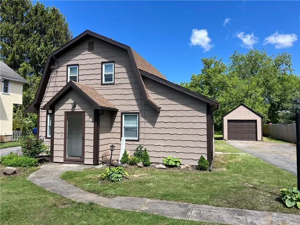 3 Pleasant St, North Chili, NY 14514