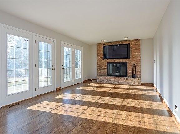 5th image of 1153 Thorndale Ln