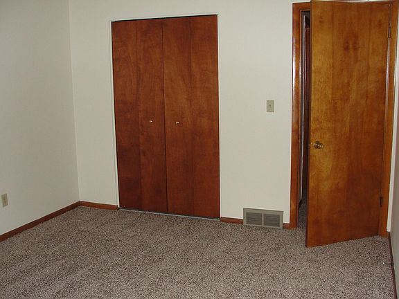 4th image of 157 Sheridan Ave APT 1