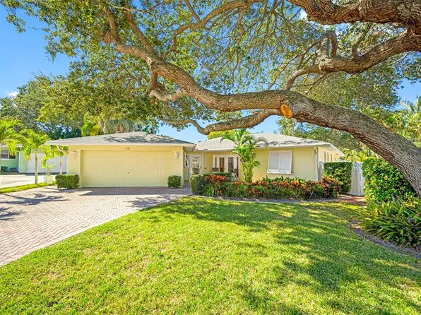 26 EVONAIRE CIRCLE, BELLEAIR, FL 33756