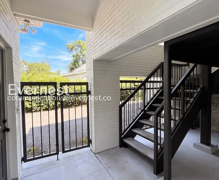 109 Mayfair Rd — Photo 5