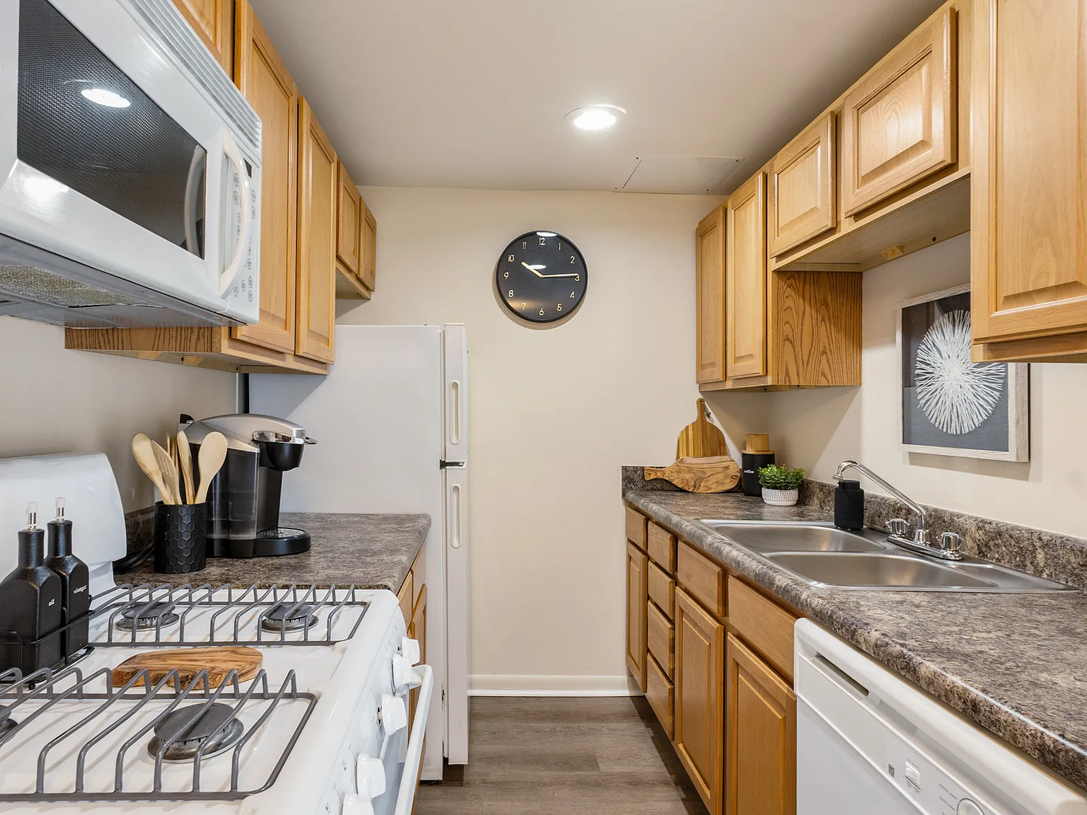 Shadeland Terrace with Finished Basements — Photo 4