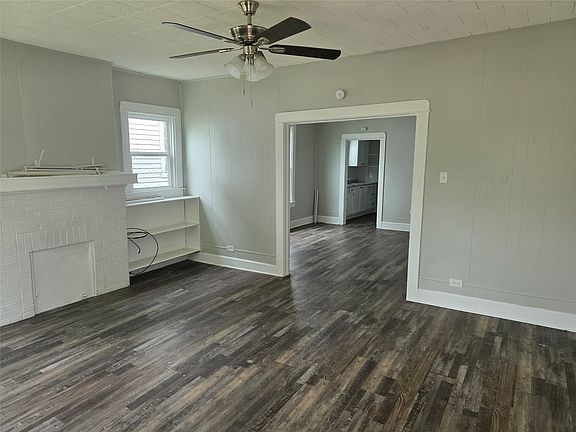 3rd image of 2523 Sanger Ave