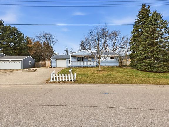 3rd image of 4579 Bekinshire Dr NW