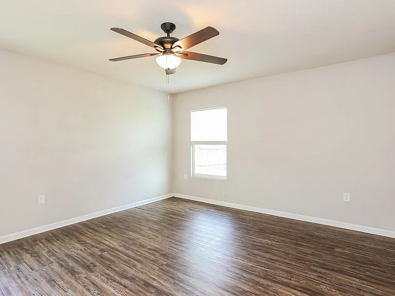 2067 Tyson Lake Dr — Photo 8