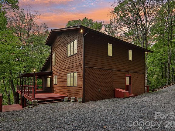3rd image of 101 Oak Ridge Ct