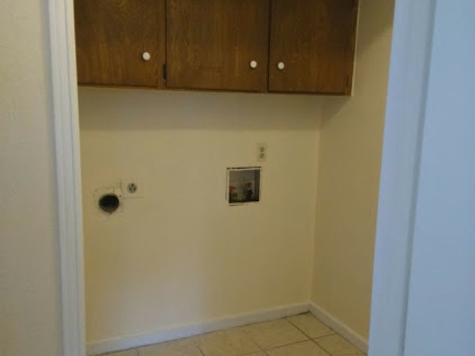 2nd image of 1518 W 7th St