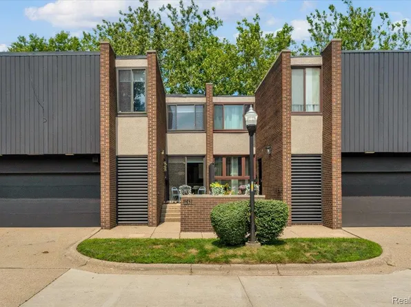 1243 Navarre Pl, Detroit, MI 48207
