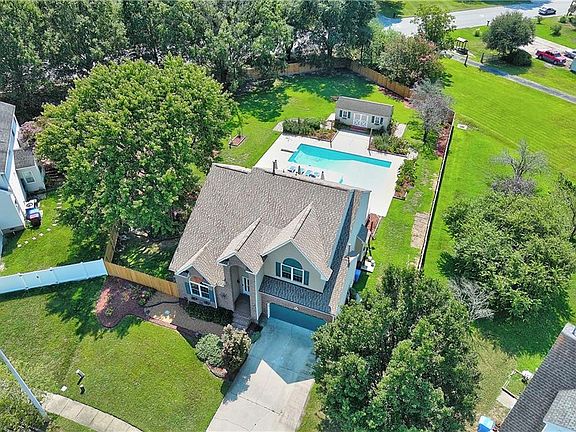 2nd image of 520 Leary Ct